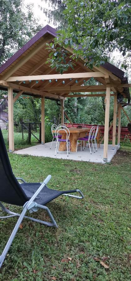 Apartman Nina Licko Petrovo Selo Buitenkant foto