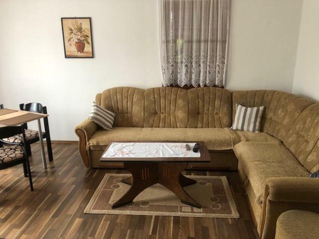 Apartman Nina Licko Petrovo Selo Buitenkant foto