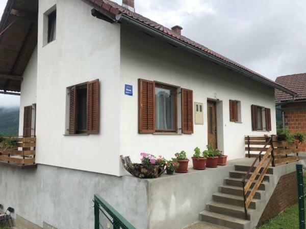 Apartman Nina Licko Petrovo Selo Buitenkant foto