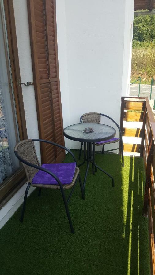 Apartman Nina Licko Petrovo Selo Buitenkant foto