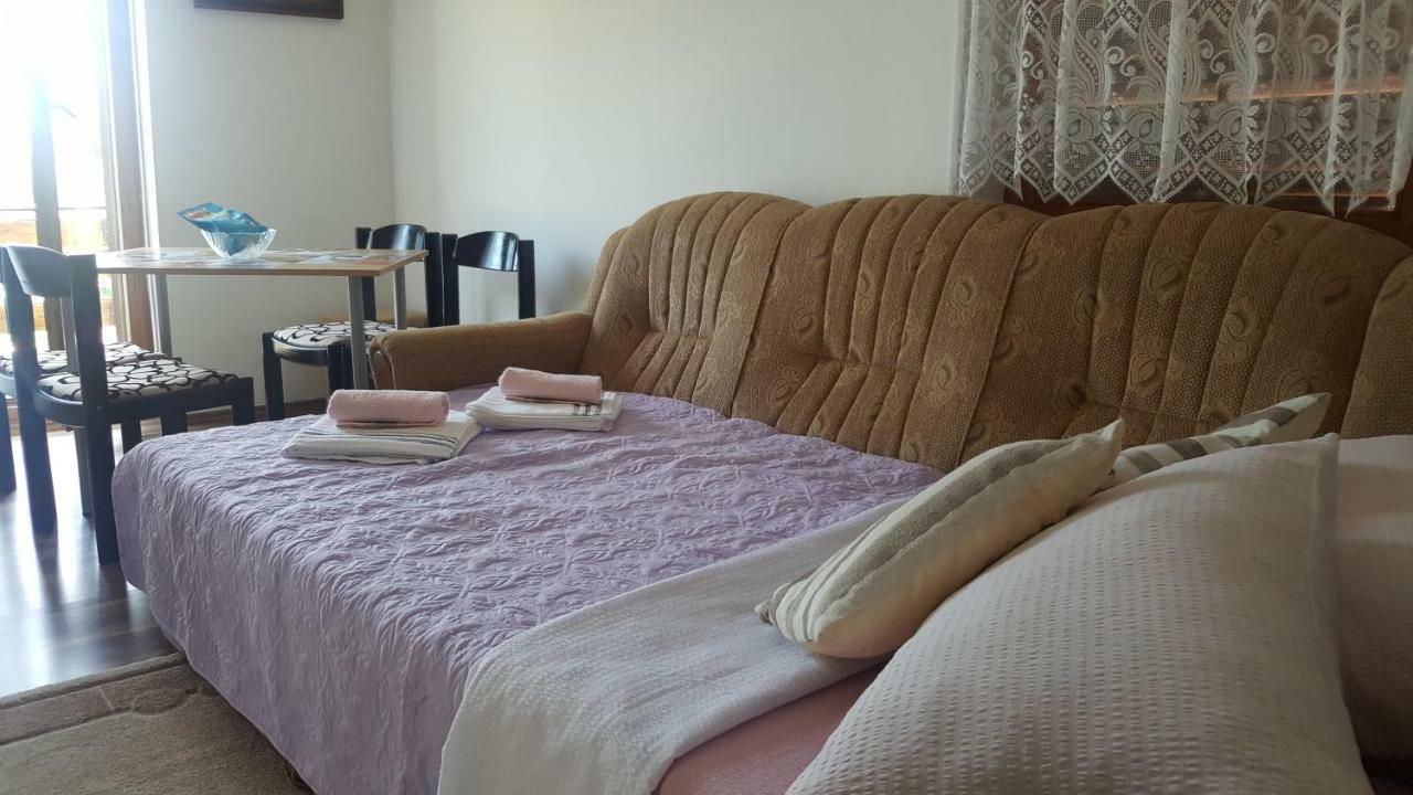 Apartman Nina Licko Petrovo Selo Buitenkant foto