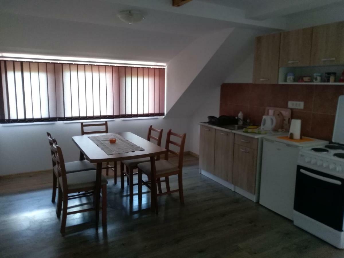 Apartman Nina Licko Petrovo Selo Buitenkant foto